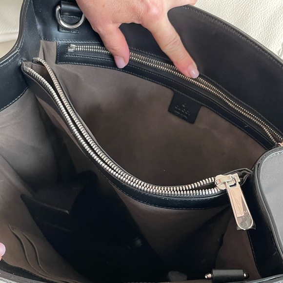 Gucci Signature Large Tote
Brand new, Excellent condition - Picture 4 of 4